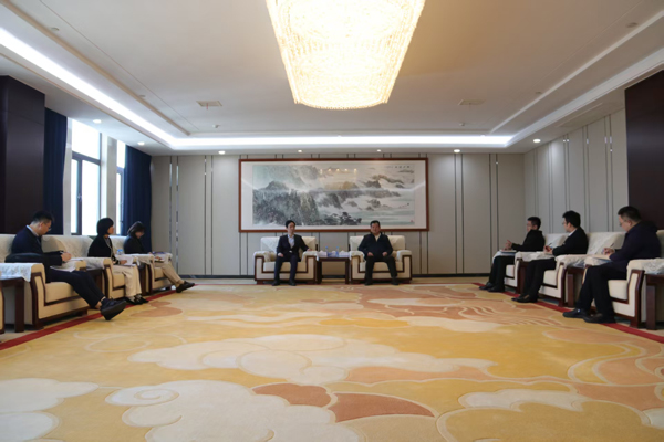 中国出口信誉保险公司江西分公司党委书记、总经理蒋韶华一行光临集团调研互换